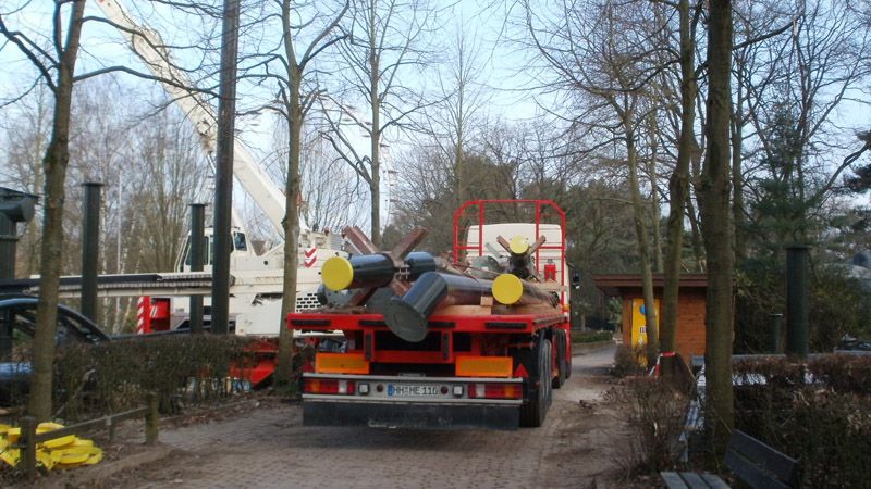 Montage von Achterbahnen und Vergnügungsanlagen